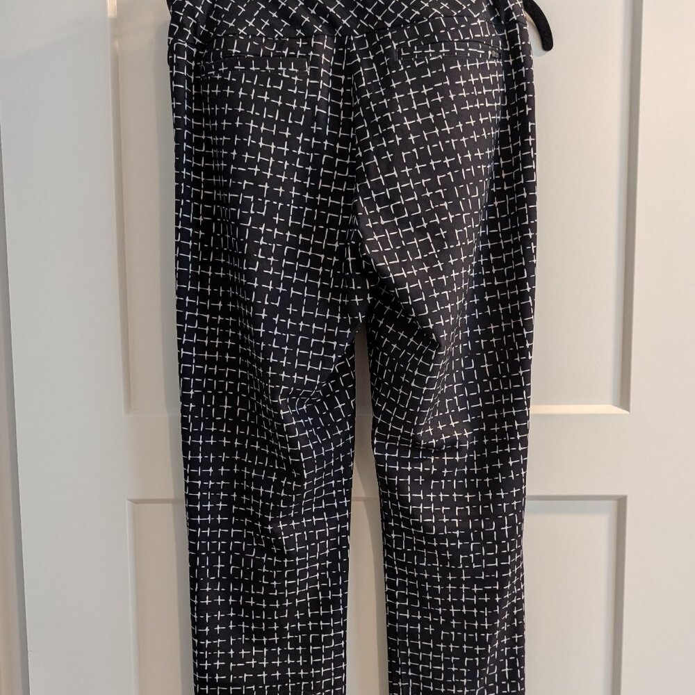 Stretchy Patterned Cropped Golf Pants - Picture 3 of 8